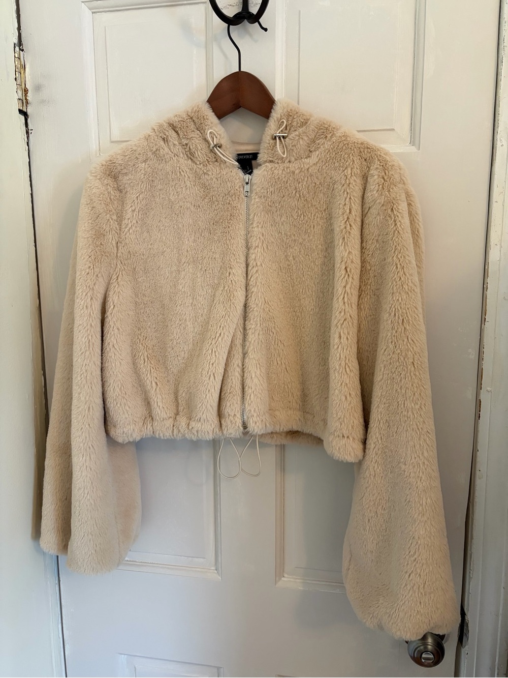 Faux Fur Cropped Jacket Cream Cinched Bell Sleeves satin lining size Large hood